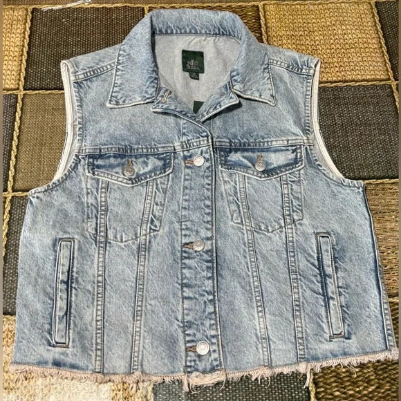 ๐Beautiful ๐ Light Blue Denim Vest NWT ๐ - Picture 6 of 7